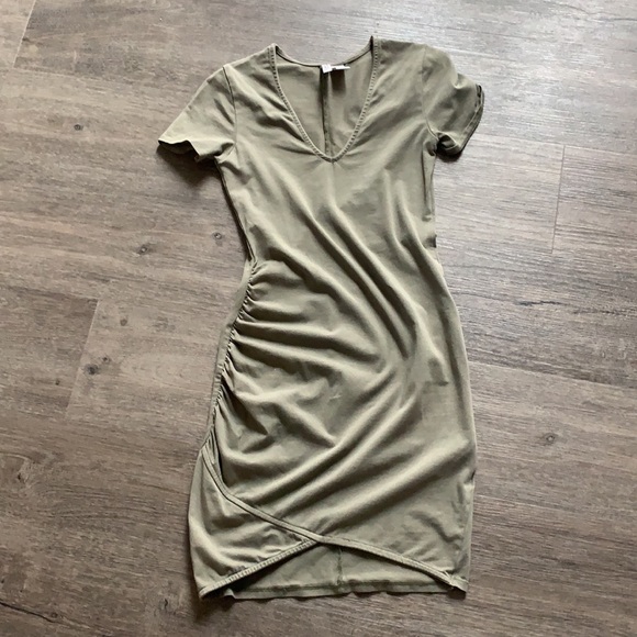 H&M Divided V-Neck Casual Dress - Picture 4 of 4